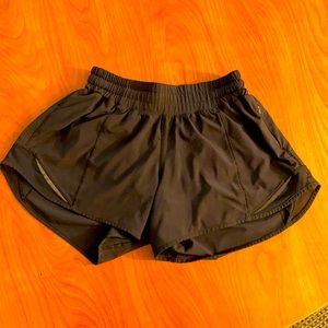 Lululemon Black Hotty Hot Short Size 4 Tall